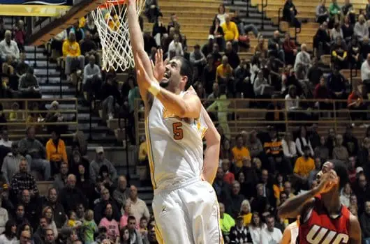 Witnessing UIC Being Outclassed by Valpo 1 Valparaiso F Bobby Capobianco goes up for a shot again UIC (Ray Acevedo)