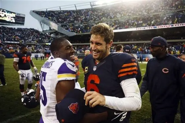 Bears enjoy rollercoaster ride with Vikes for final-second 31-30 victory 1 Jay Cutler smiles with Minnesota's Greg Jennings after an up-and-down afternoon. (AP Photo/Charles Rex Arbogast)