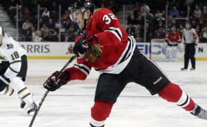 Kris Versteeg, key piece of the 2010 championship team is returning to Chicago