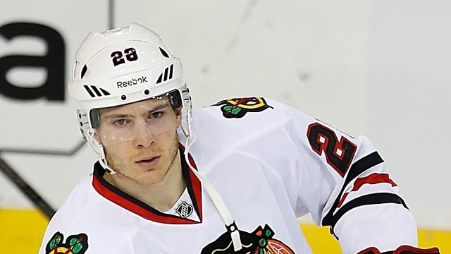 Chicago Blackhawks trade Ben Smith to San Jose