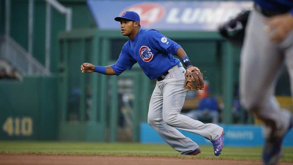 Addison Russell makes spectacular catch vs. Pirates
