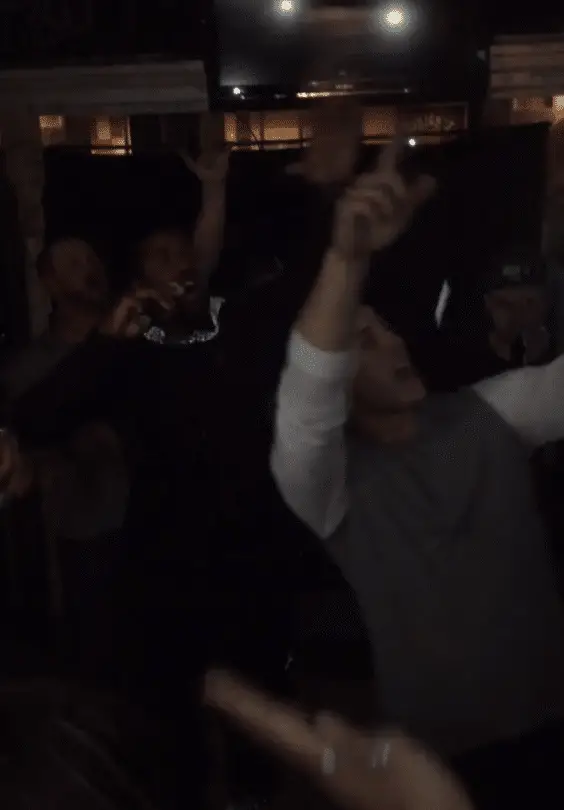 VIDEO: Cubs players do karaoke in Chicago