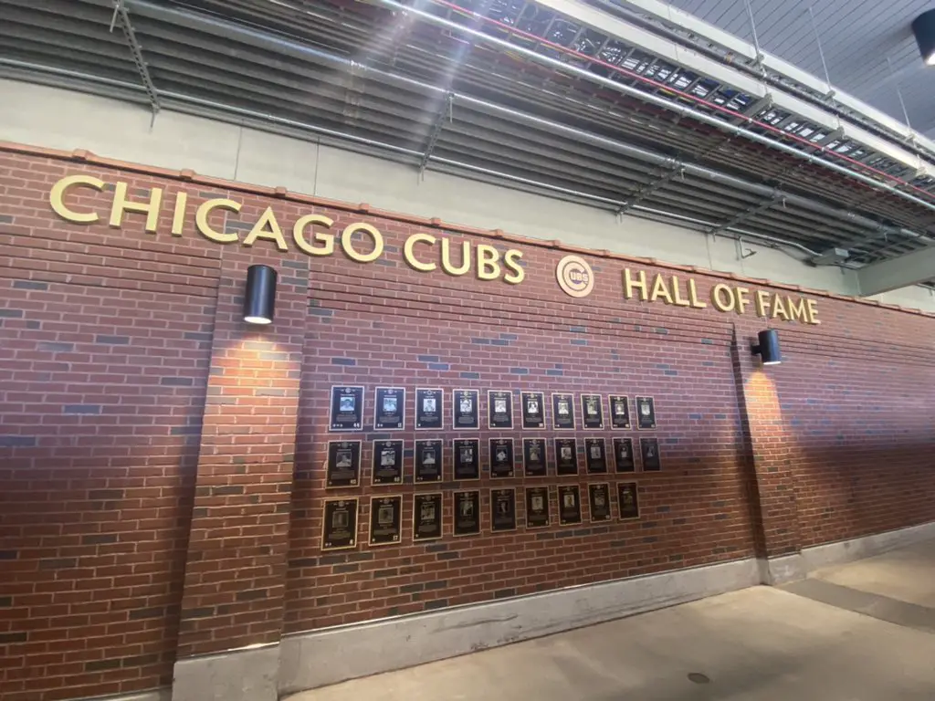Jose Cardenal, Pat Hughes inducted into Cubs Hall of Fame