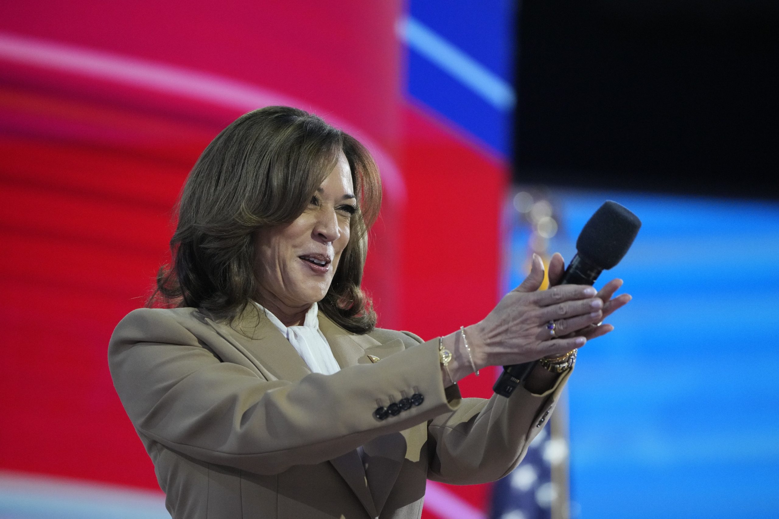 Survey: Chicago Bears fans prefer Kamala Harris over Donald Trump by a large margin