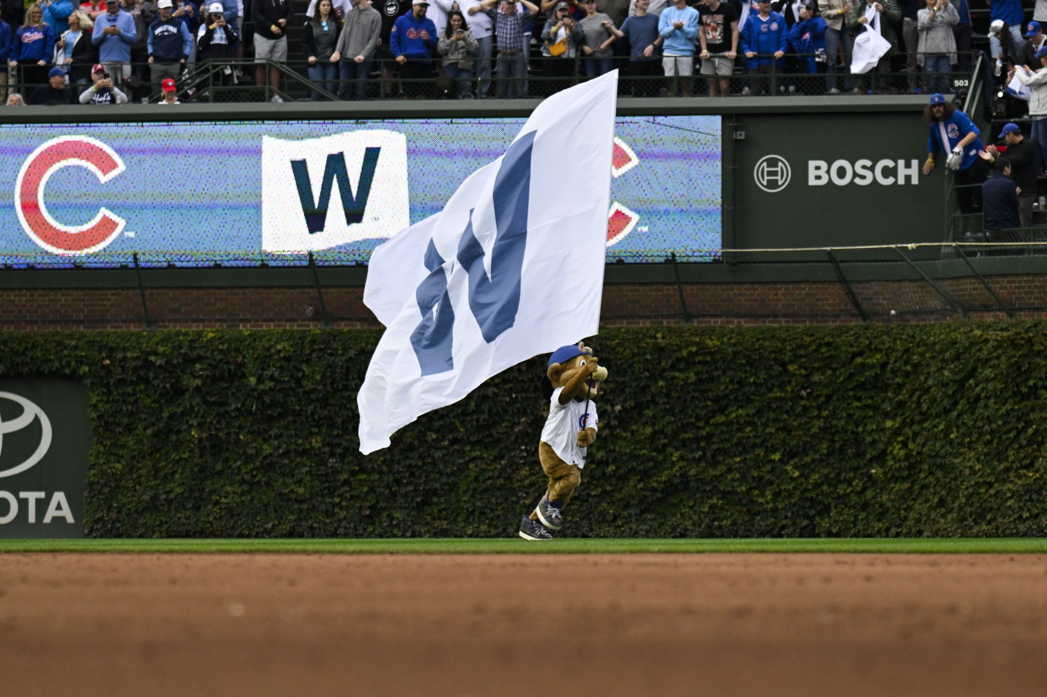 Chicago Cubs unveil new alternate uniforms for 2025 season