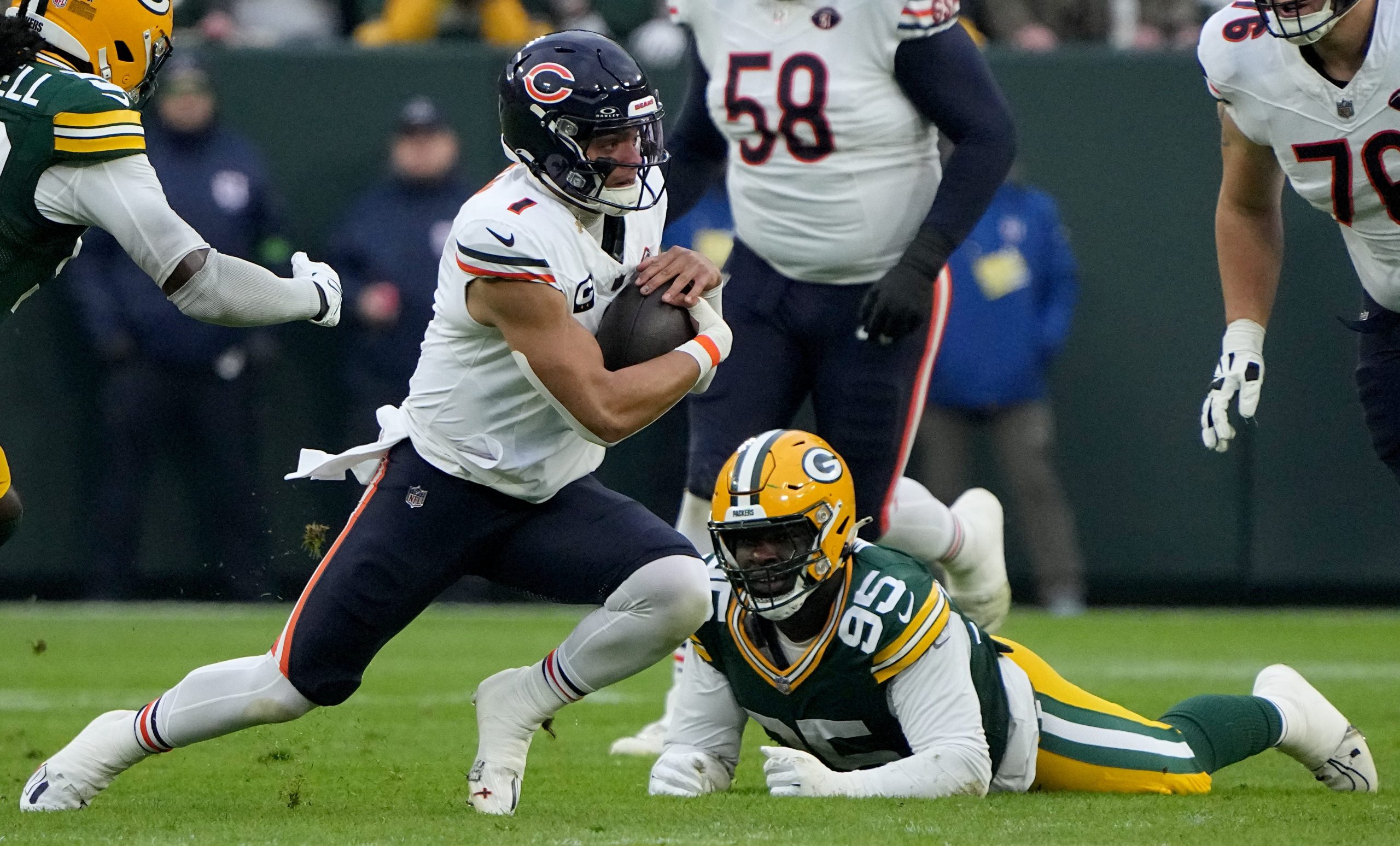 Jets’ Garrett Wilson blasts Justin Fields’ ex-Chicago Bears teammates