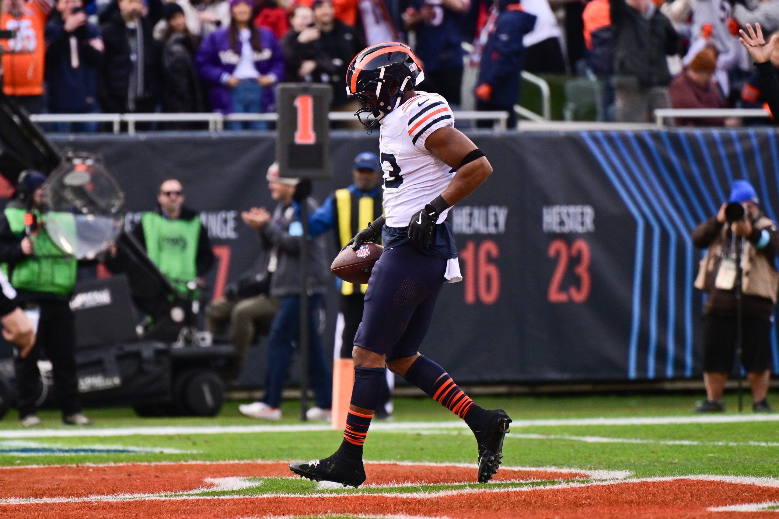 Chicago Bears insider suggests RB on chopping block despite not taking Ashton Jeanty