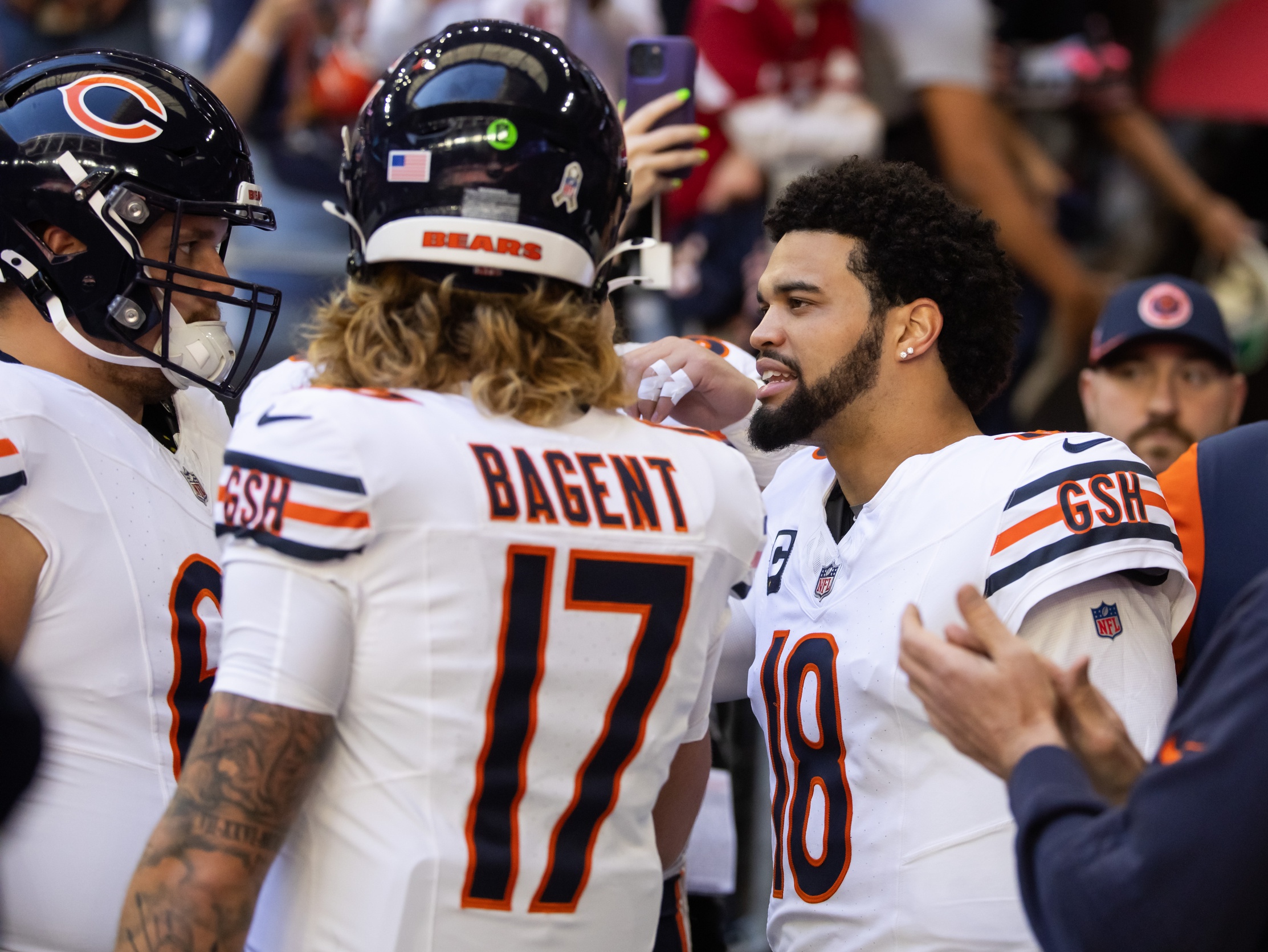 Amid QB battle, best throw at Chicago Bears practice didn’t belong to Caleb Williams