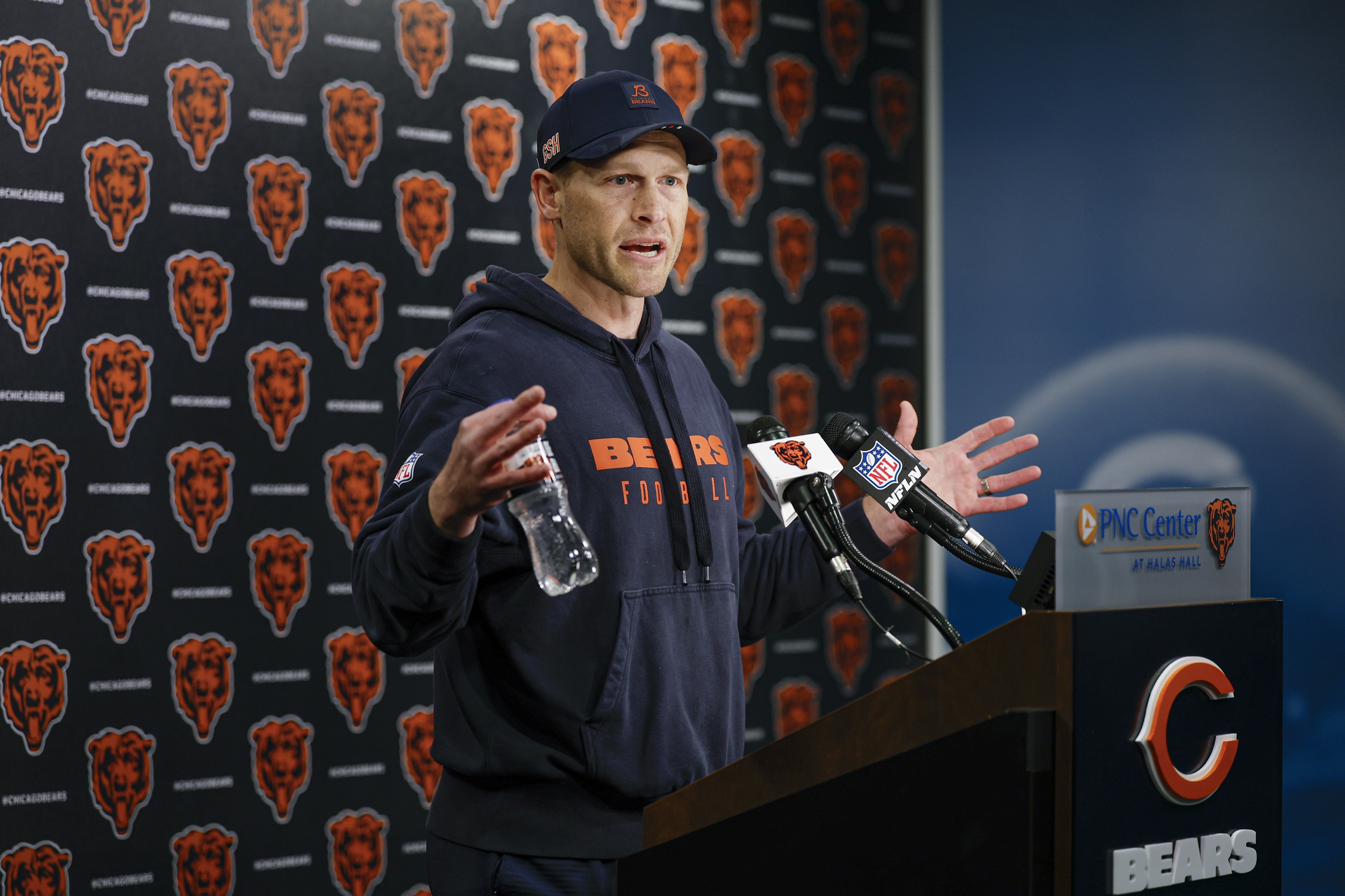 Chicago Bears veteran put on surprise notice after rookie has impressive minicamp