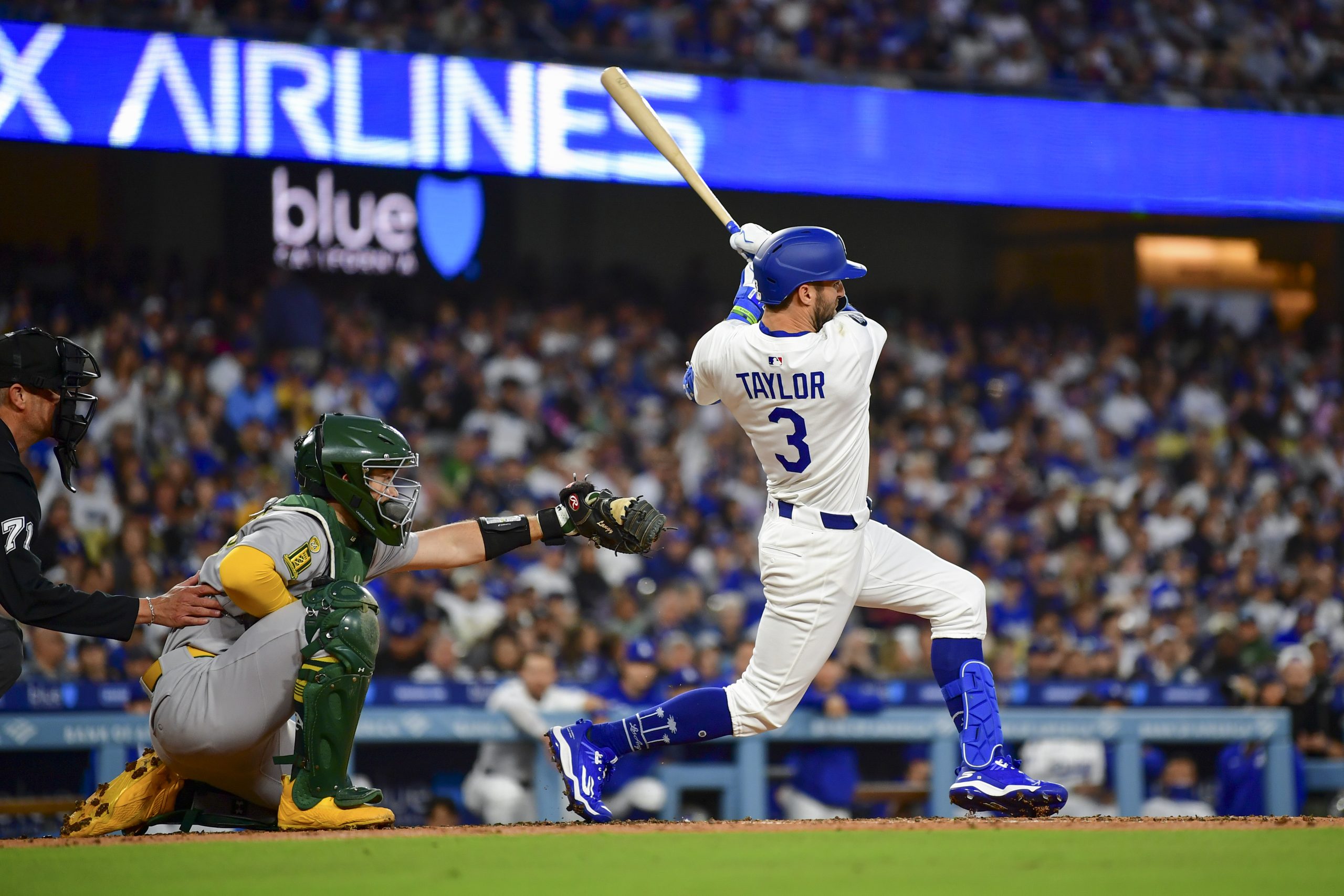 Chicago Cubs could pursue 34-year-old veteran utilityman in the open market