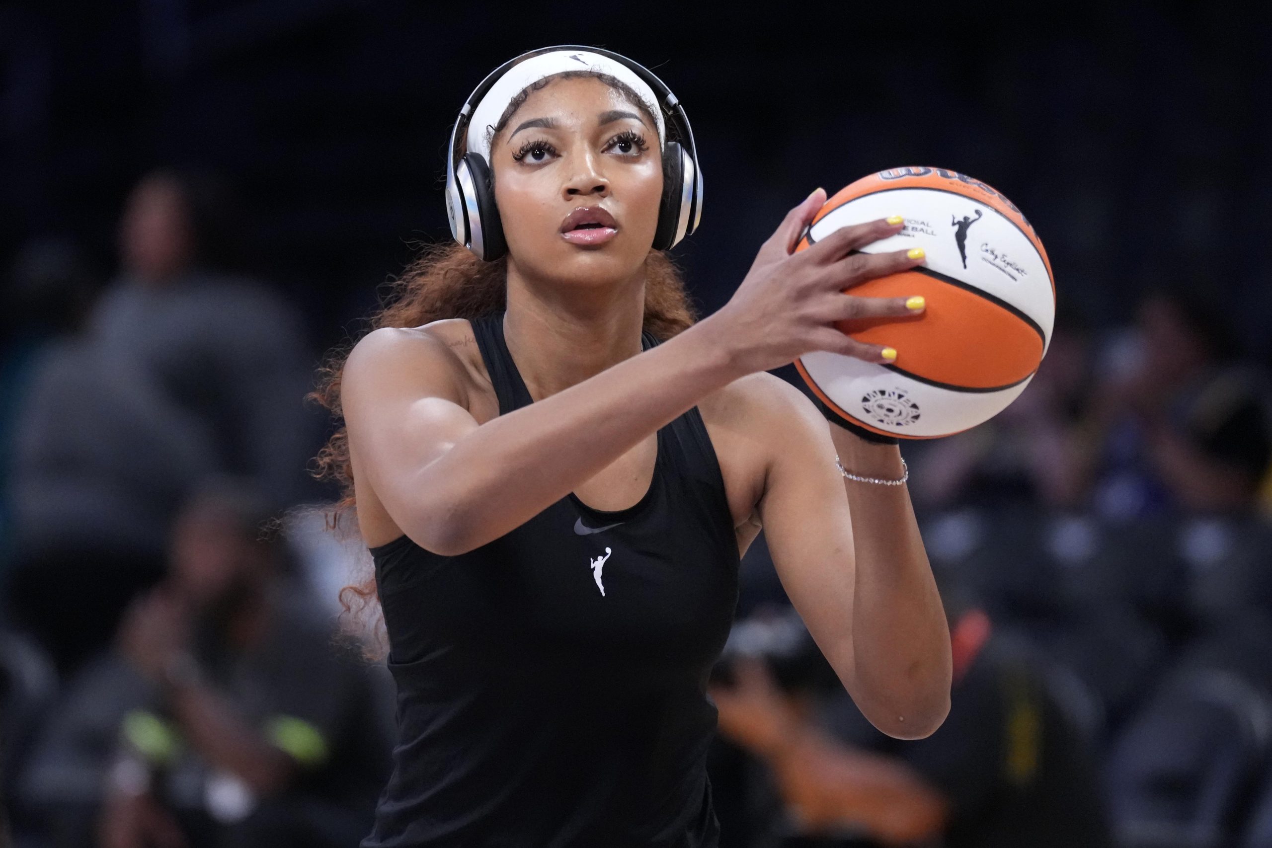 Angel Reese posts 7-word message day before Chicago Sky play Paige Bueckers