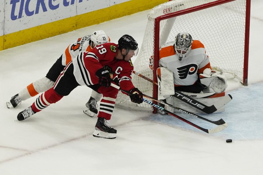 NHL: Philadelphia Flyers at Chicago Blackhawks Philadelphia Flyers goaltender Felix Sandstrom (32) makes a save on Chicago Blackhawks center Jonathan Toews (19) during the first period at United Center.