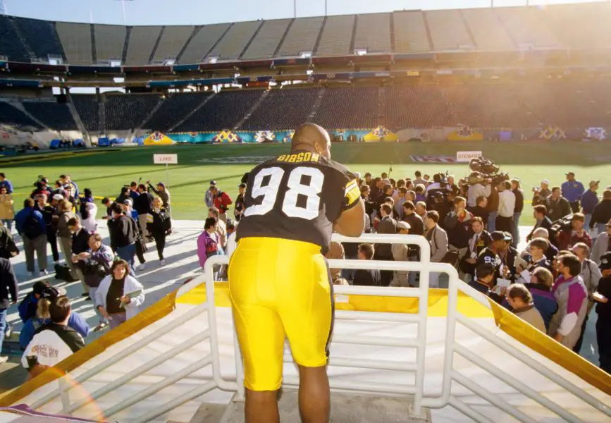 SUPER BOWL XXX Pittsburgh Steelers defensive tackle (98) Oliver Gibson during media day of Super Bowl XXX at Sun Devil Stadium.