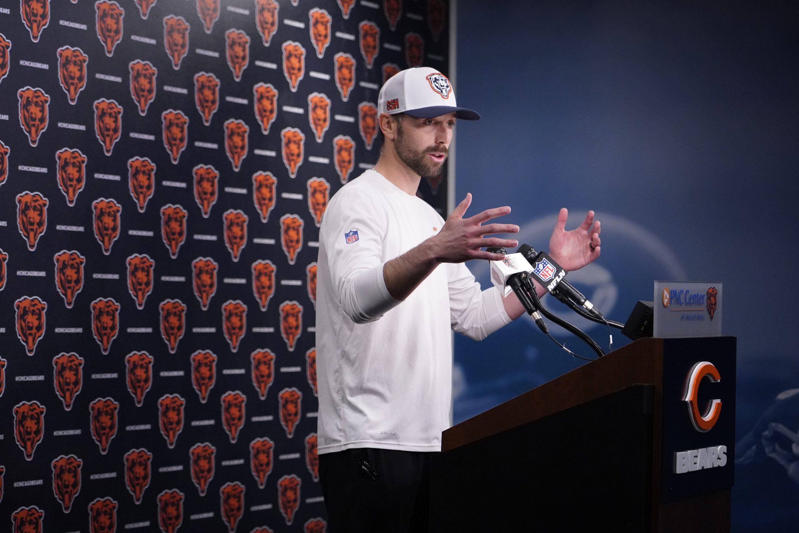 Chicago Bears offensive coordinator reveals latest update in ongoing left tackle battle