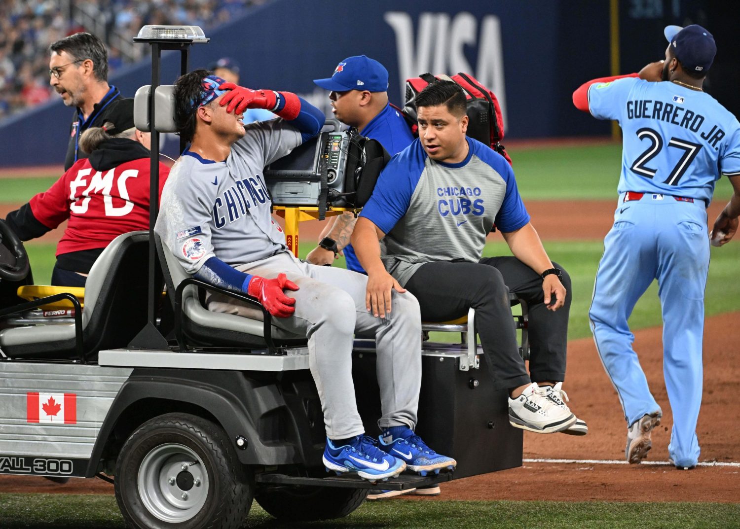 Chicago Cubs catcher carted off with scary injury