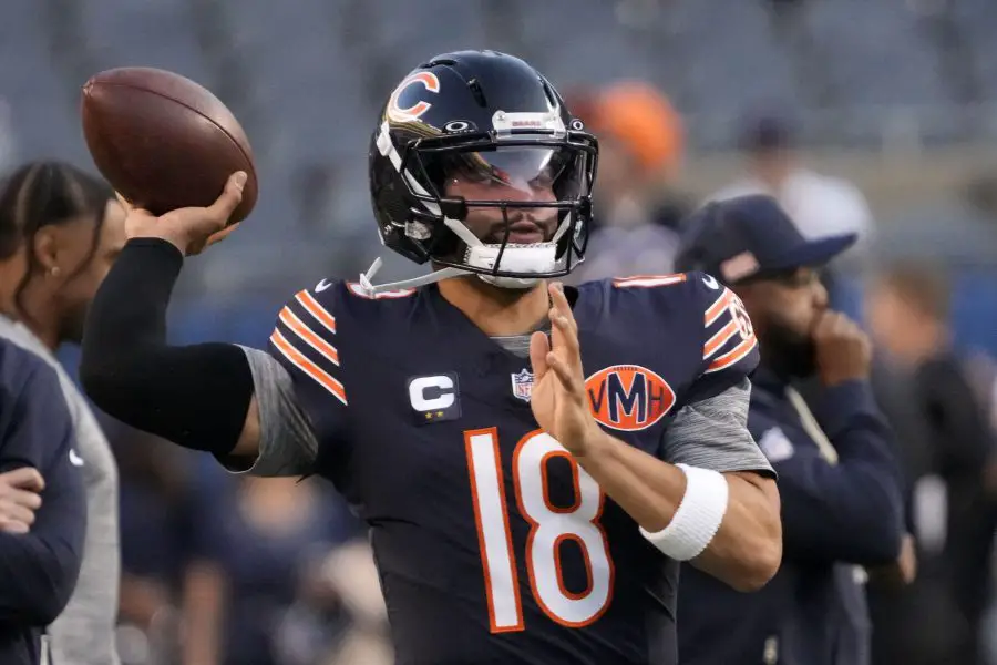 Chicago Bears quarterback Caleb Williams (18) practices before the game against the Minnesota Vikings at Soldier Field.